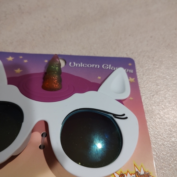 Stand out from the crowd with these fun stylish sunglasses featuring a unicorn - Picture 3 of 9